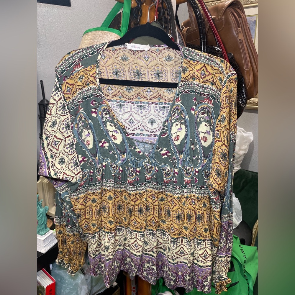 Millibon Women's Size Large V Neck
Babydoll Floral Paisley Print Top